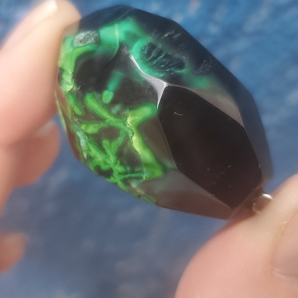 New Faceted Green & Black Fire Agate Pendant. - Picture 8 of 15